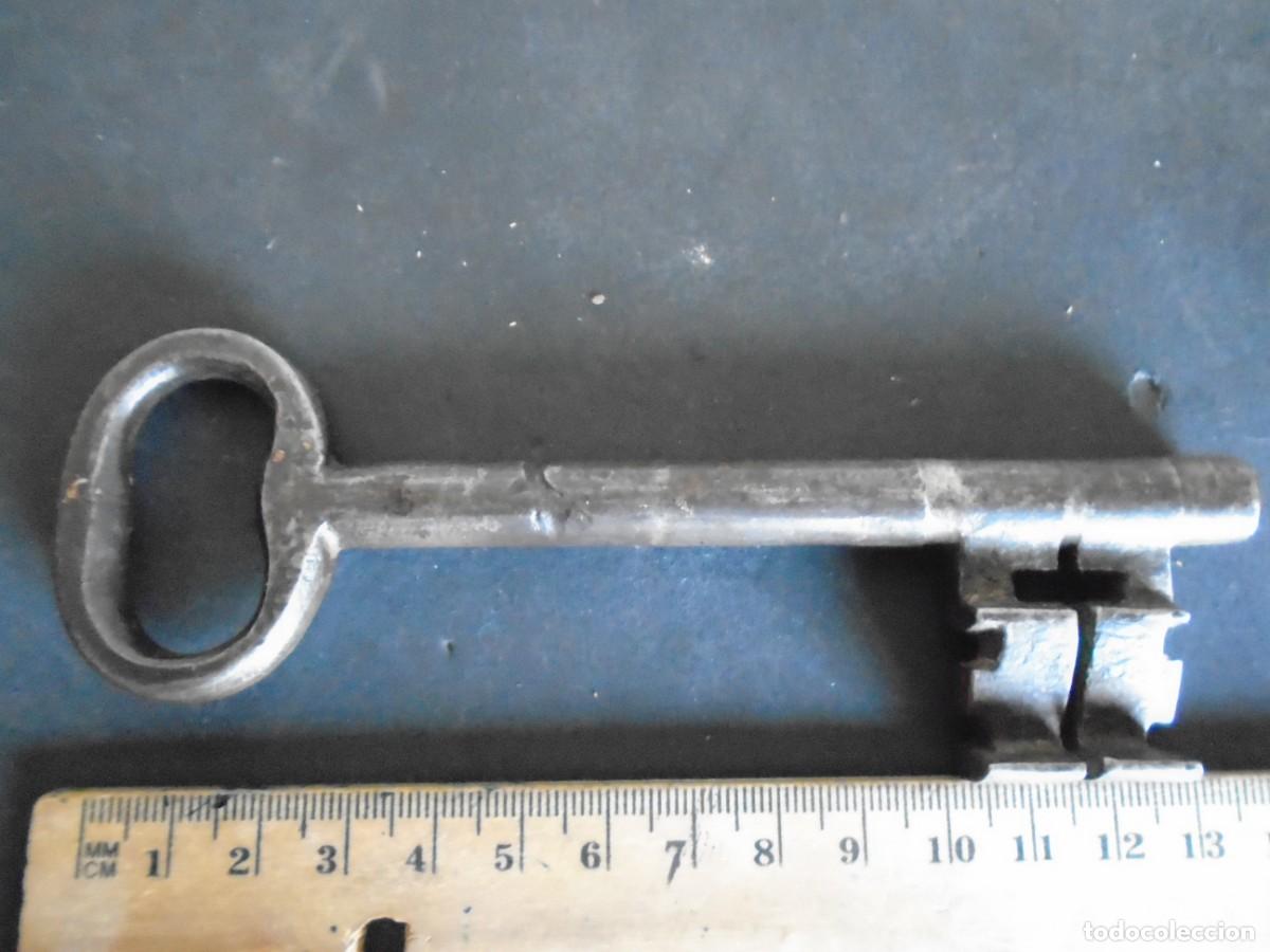Antig&uuml;edades: (ANT-240210)GRAN LLAVE DE FORJA - Foto 3