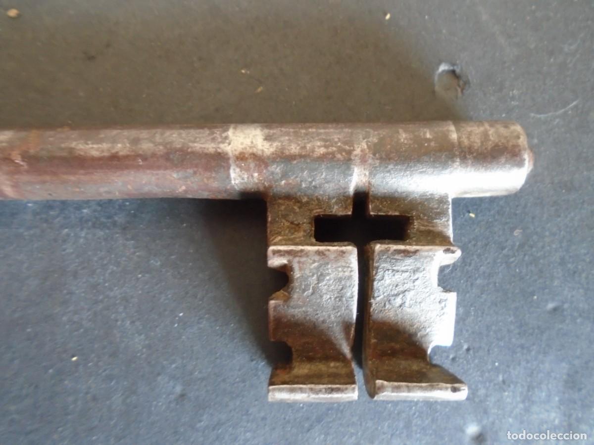 Antig&uuml;edades: (ANT-240210)GRAN LLAVE DE FORJA - Foto 4