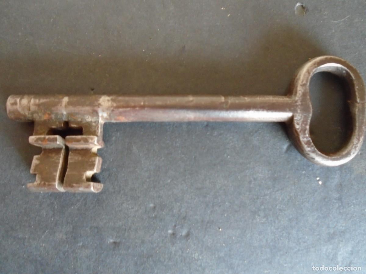 Antig&uuml;edades: (ANT-240210)GRAN LLAVE DE FORJA - Foto 5