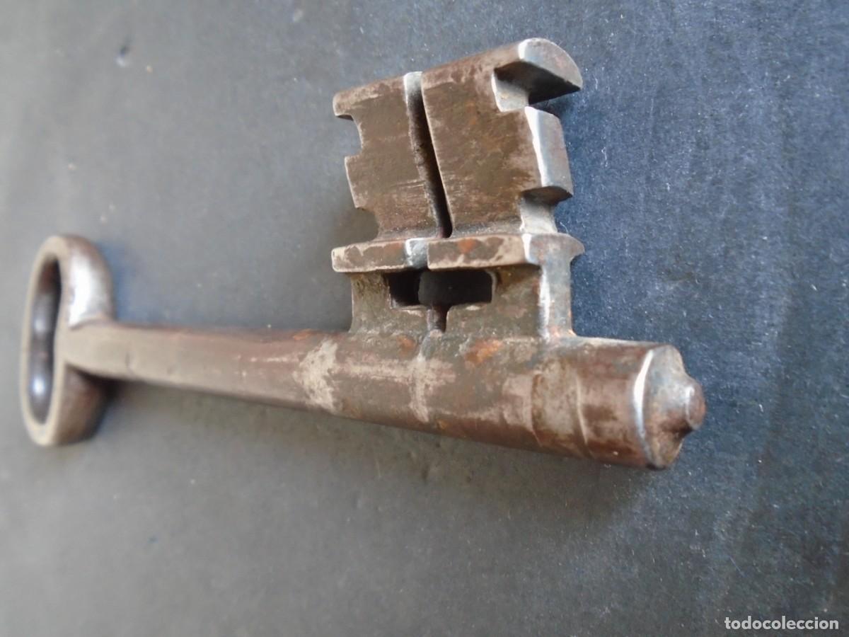 Antig&uuml;edades: (ANT-240210)GRAN LLAVE DE FORJA - Foto 6