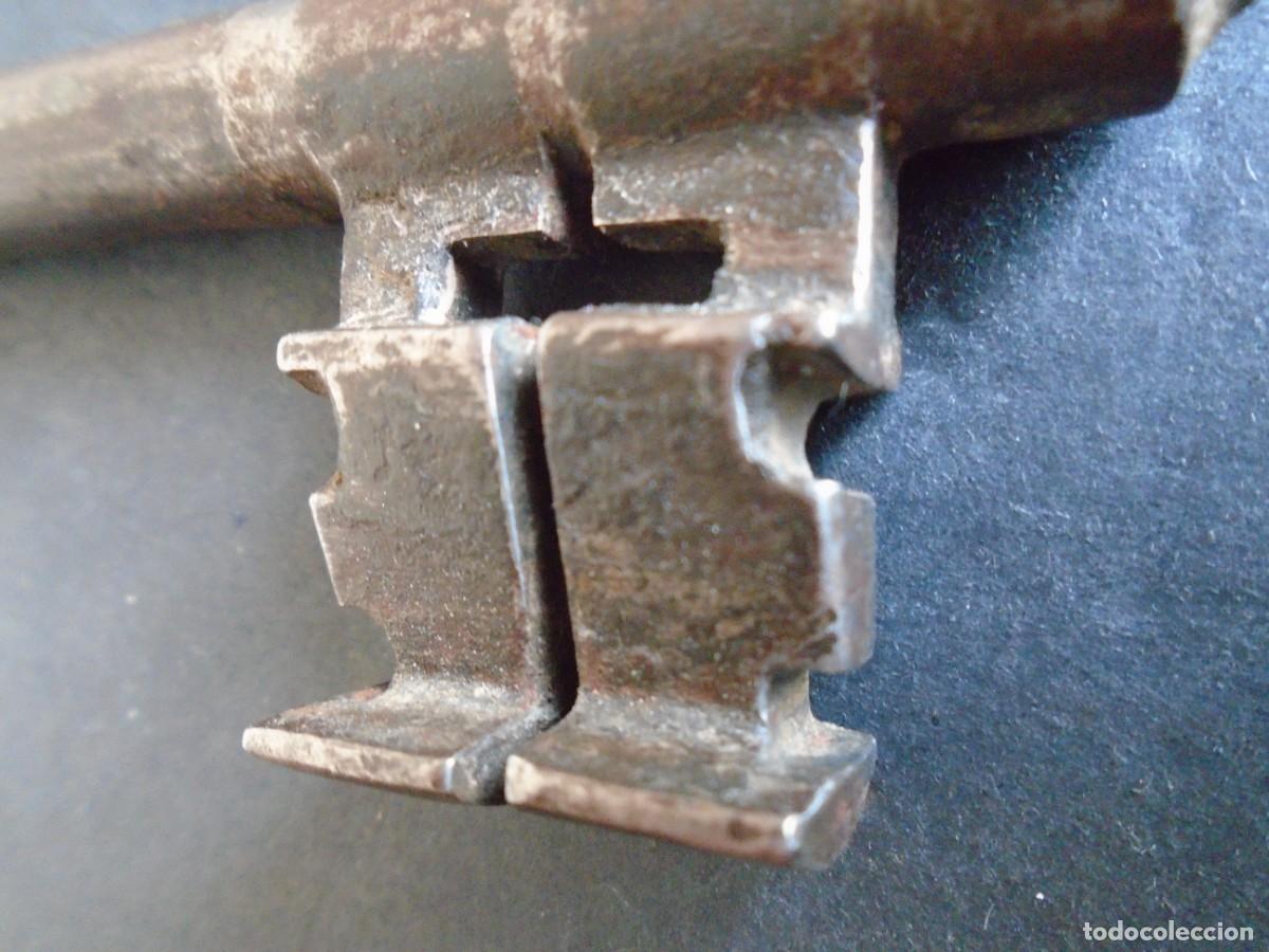 Antig&uuml;edades: (ANT-240210)GRAN LLAVE DE FORJA - Foto 8