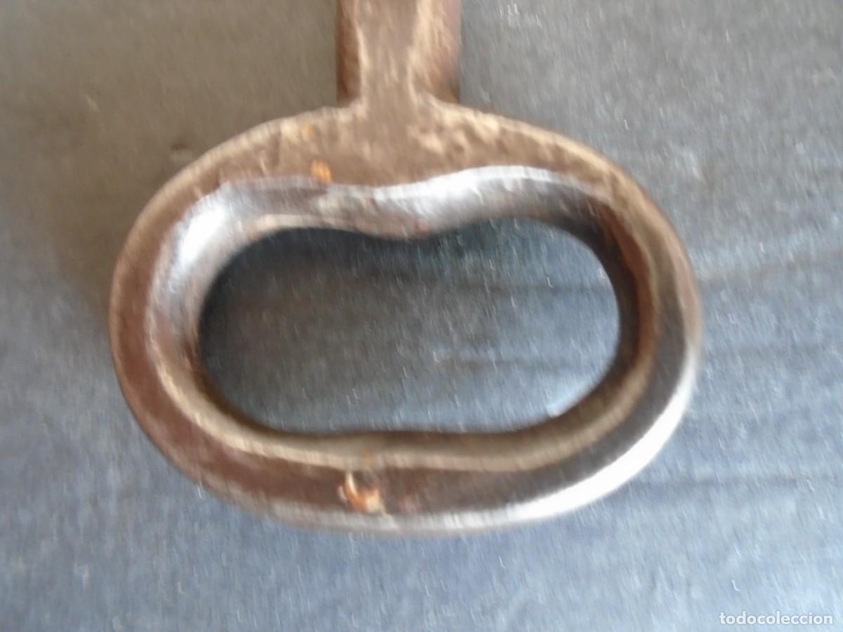 Antig&uuml;edades: (ANT-240210)GRAN LLAVE DE FORJA - Foto 9
