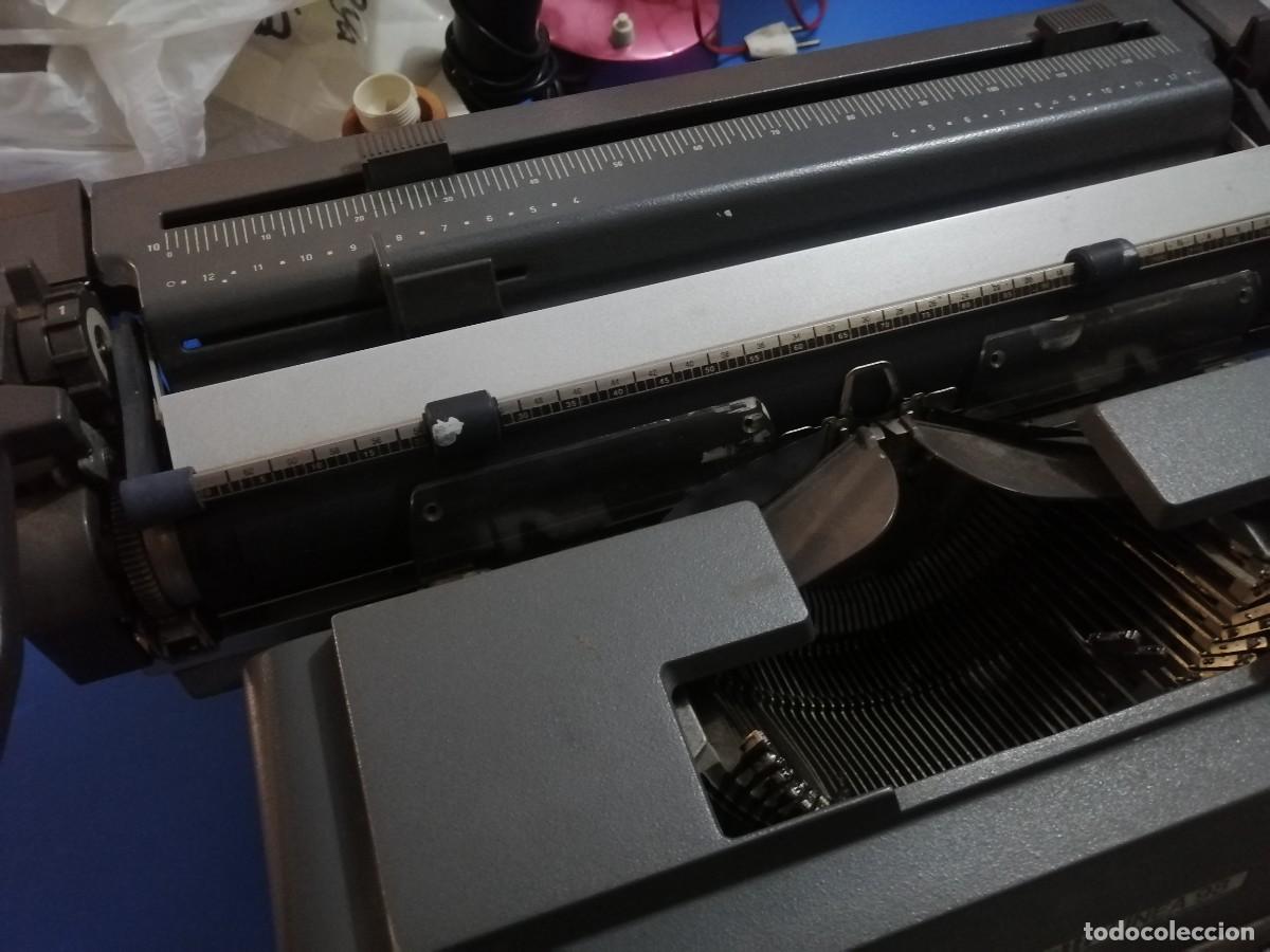 Antig&uuml;edades: M&aacute;quina de escribir Olivetti. - Foto 4