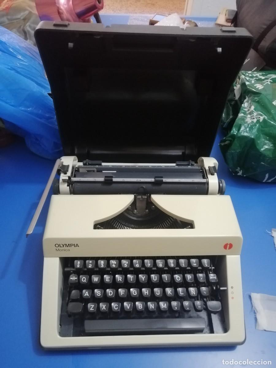 Antig&uuml;edades: M&aacute;quina de escribir Olympia. - Foto 2