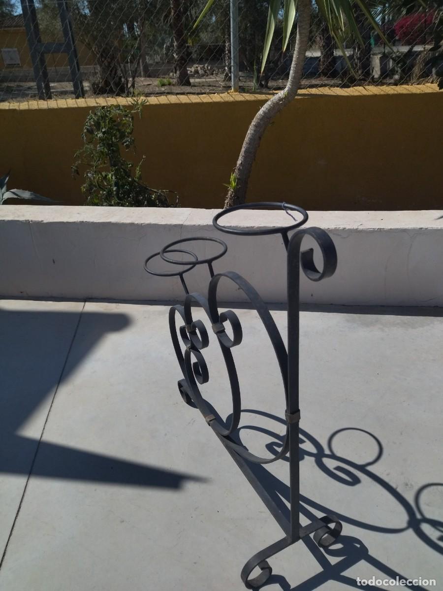 Antig&uuml;edades: Precioso macetero para 3 platas de forja. - Foto 5