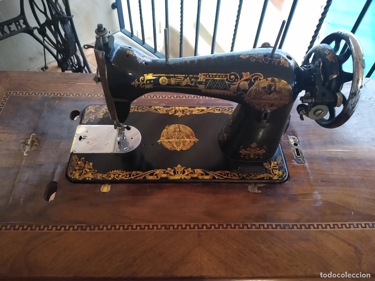Antig&uuml;edades: Antigua m&aacute;quina de coser - Foto 1