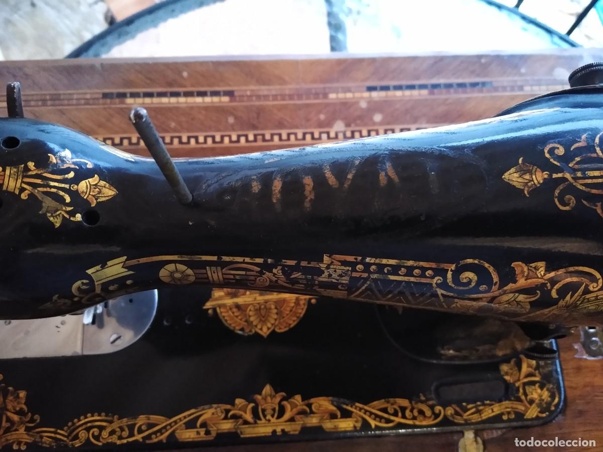 Antig&uuml;edades: Antigua m&aacute;quina de coser - Foto 2