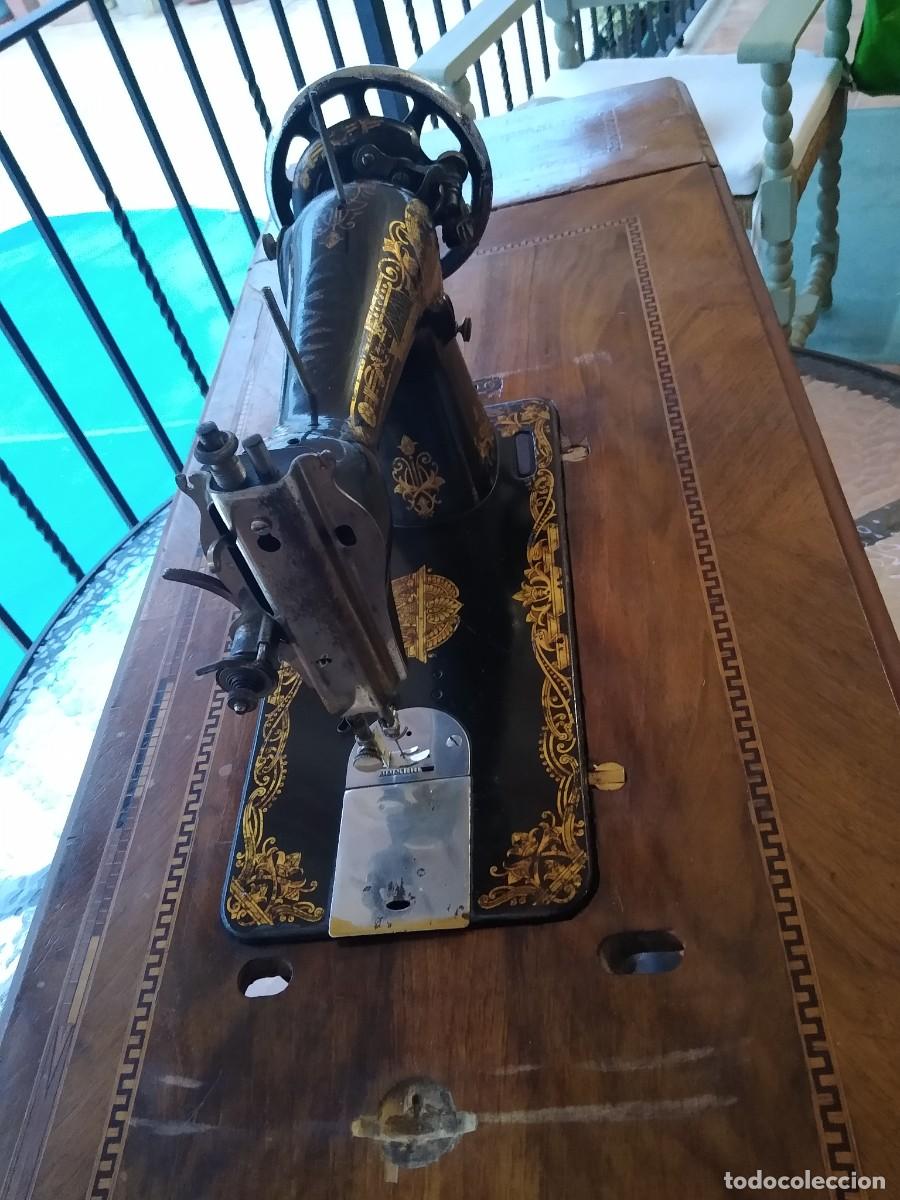 Antig&uuml;edades: Antigua m&aacute;quina de coser - Foto 6