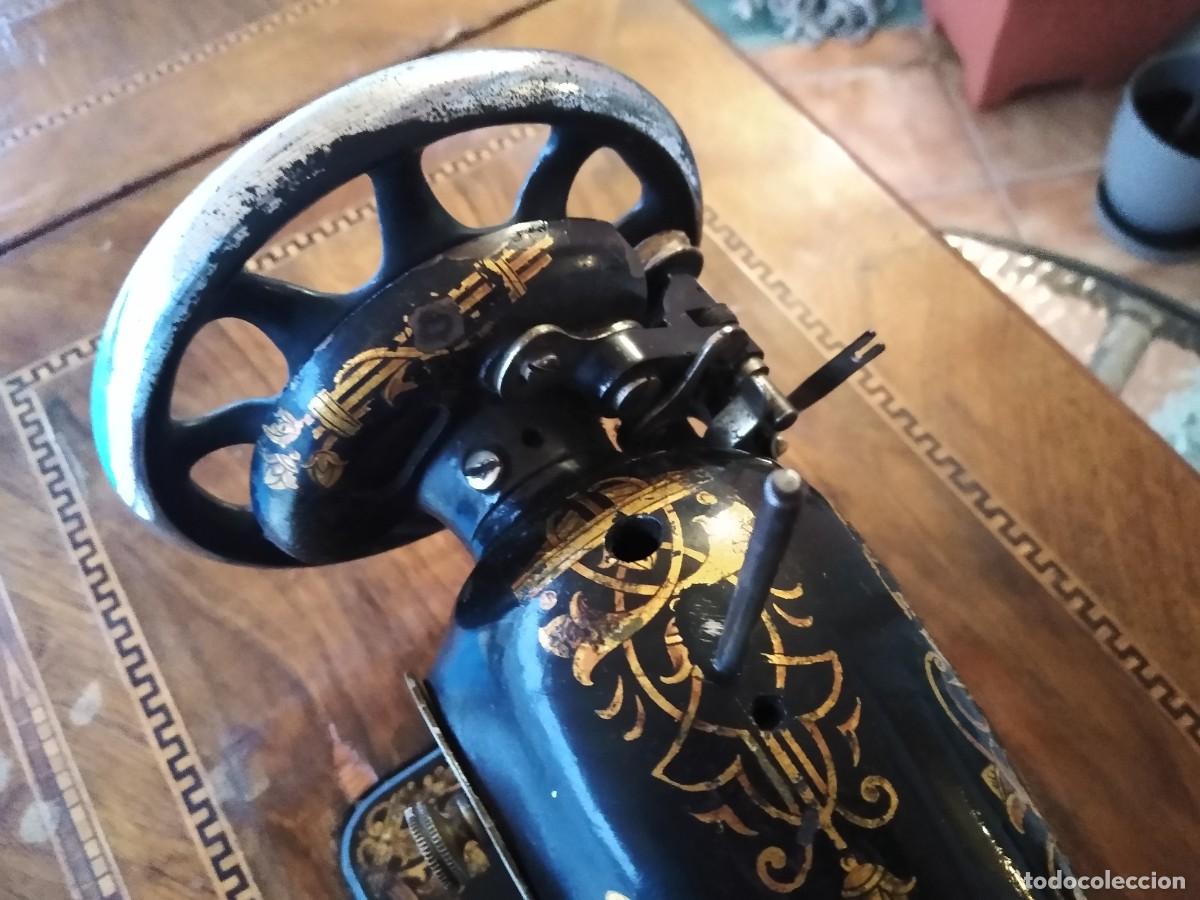 Antig&uuml;edades: Antigua m&aacute;quina de coser - Foto 9