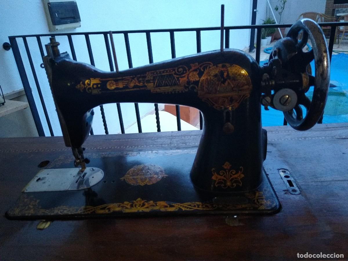 Antig&uuml;edades: Antigua m&aacute;quina de coser - Foto 12