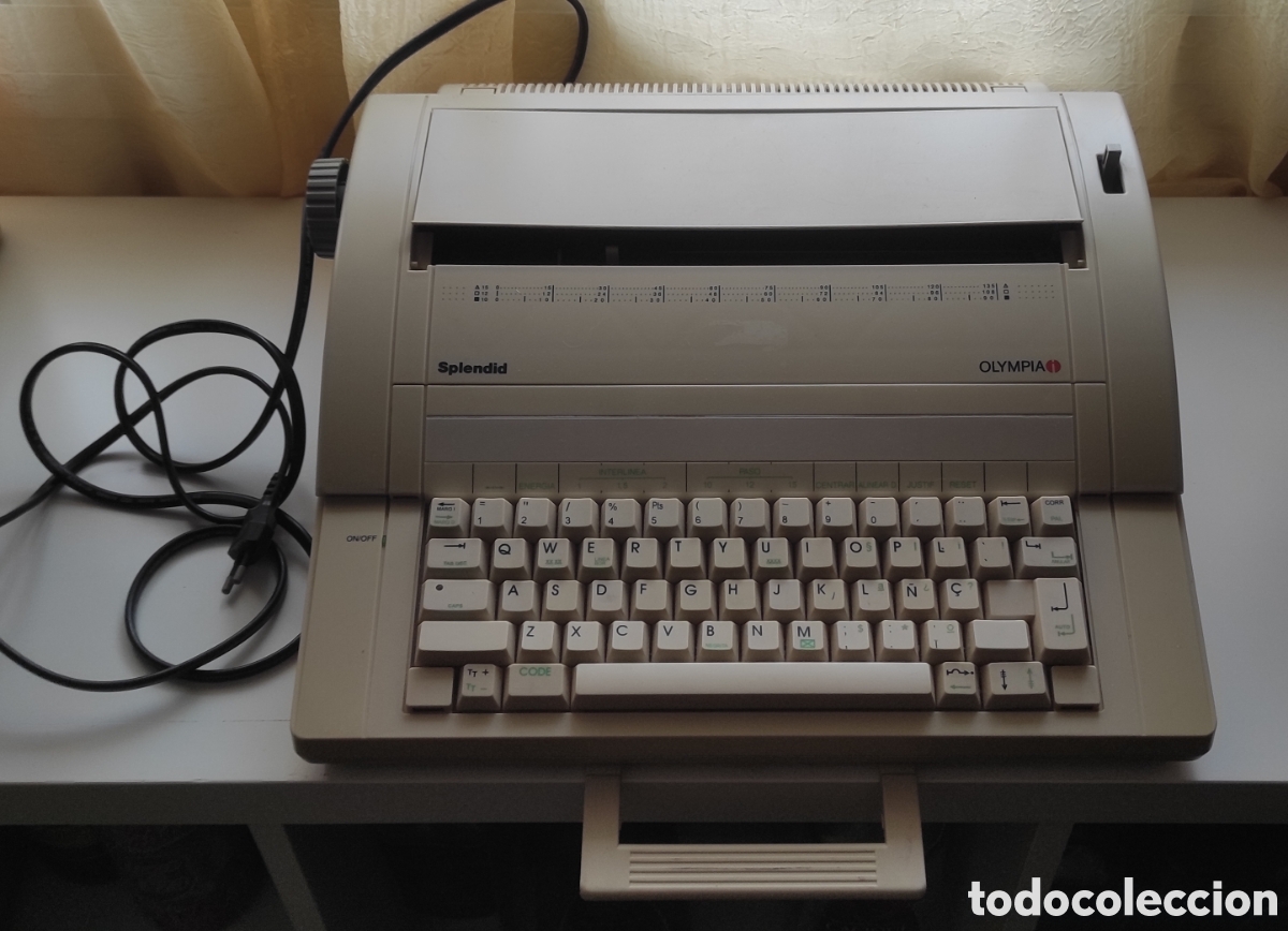 Antig&uuml;edades: M&aacute;quina de escribir Olympia Splendid - Foto 1