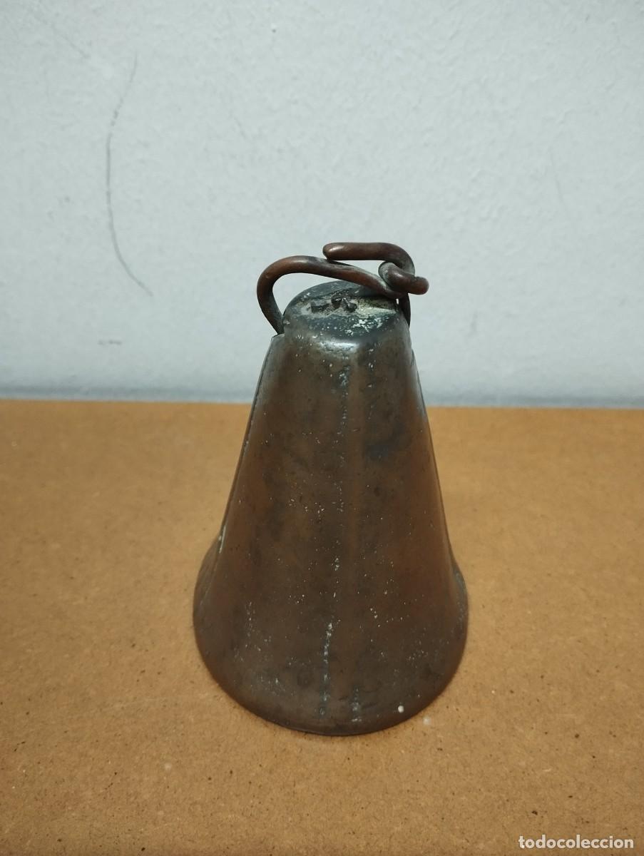 Antig&uuml;edades: ANTIGUO CENCERRO O CAMPANILLA DE BRONCE - Foto 2