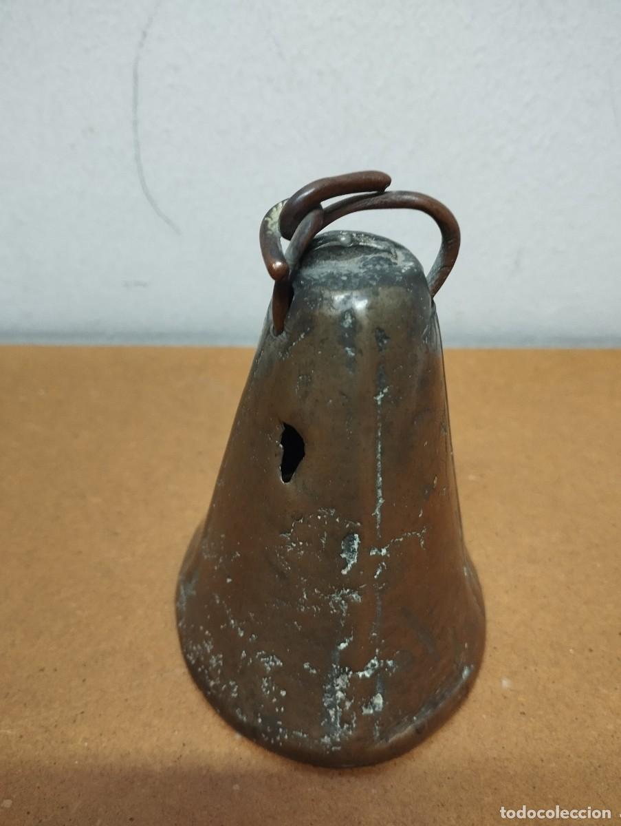 Antig&uuml;edades: ANTIGUO CENCERRO O CAMPANILLA DE BRONCE - Foto 4
