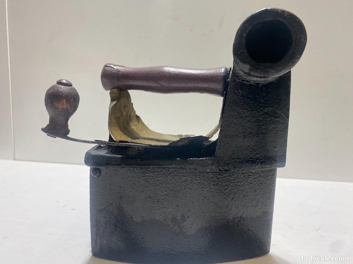 Antig&uuml;edades: PLANCHA ANTIGUA DE CARBON - Foto 1