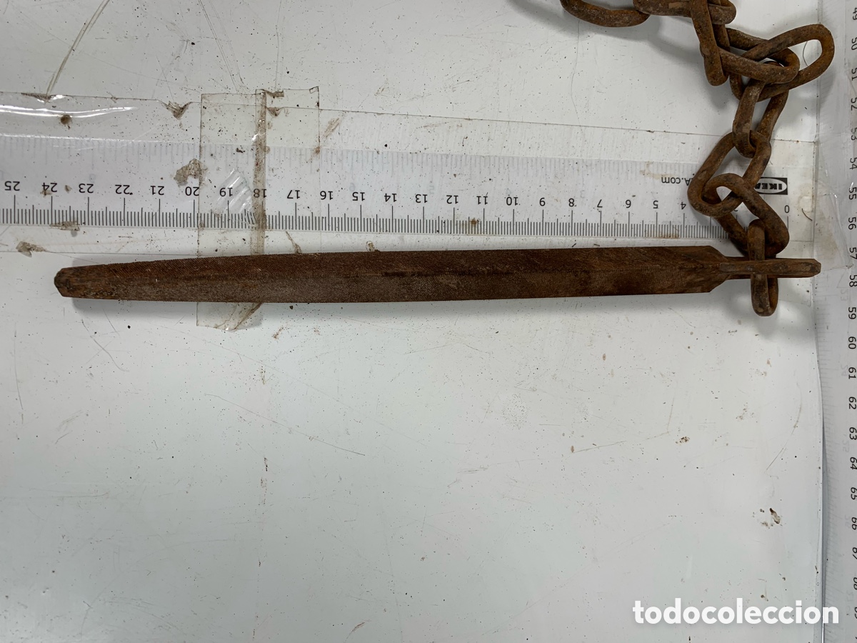 Antig&uuml;edades: 01_ gran Llave con cadena y pestillo - Foto 3
