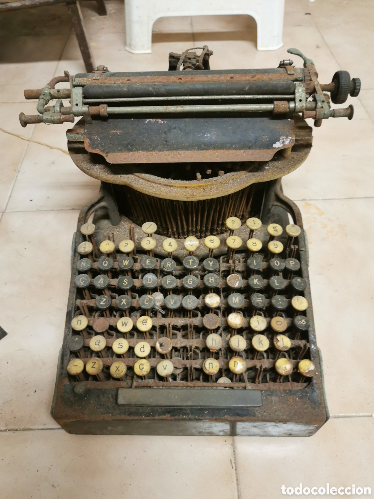 Antig&uuml;edades: M&aacute;quina escribir antigua - Foto 1