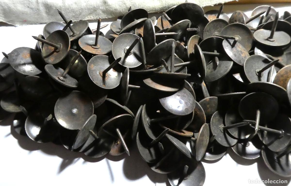 Antig&uuml;edades: 193 chinchetas de lat&oacute;n para tapizar 3 cm - Foto 2