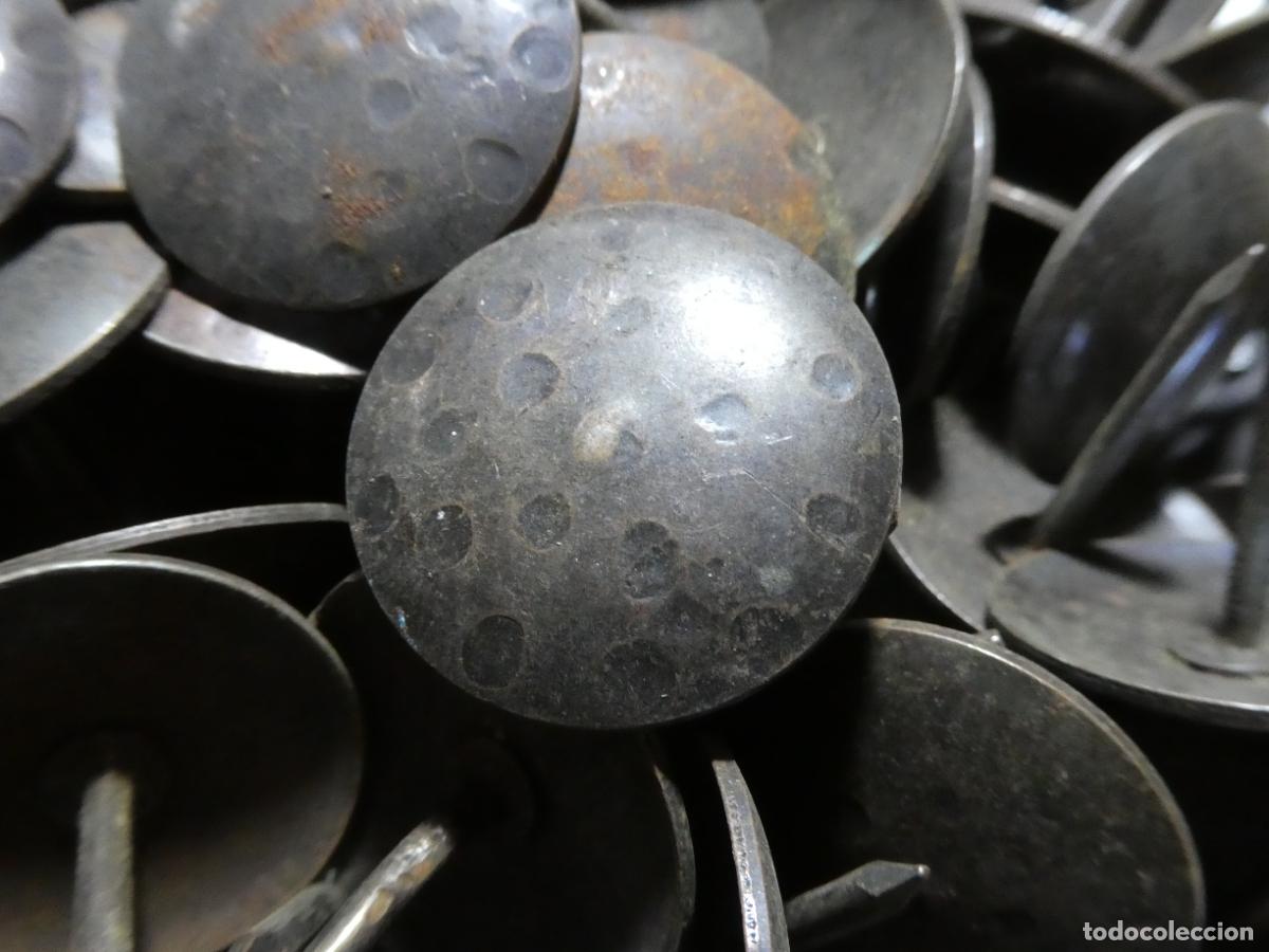 Antig&uuml;edades: 193 chinchetas de lat&oacute;n para tapizar 3 cm - Foto 4