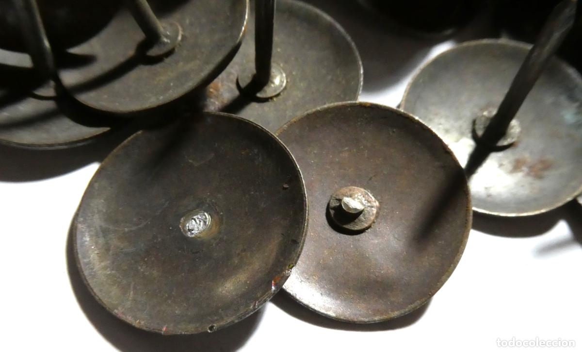 Antig&uuml;edades: 193 chinchetas de lat&oacute;n para tapizar 3 cm - Foto 9
