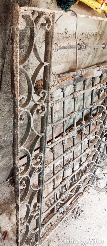 Antig&uuml;edades: Antigua reja completa de balc&oacute;n cerrado - Foto 3