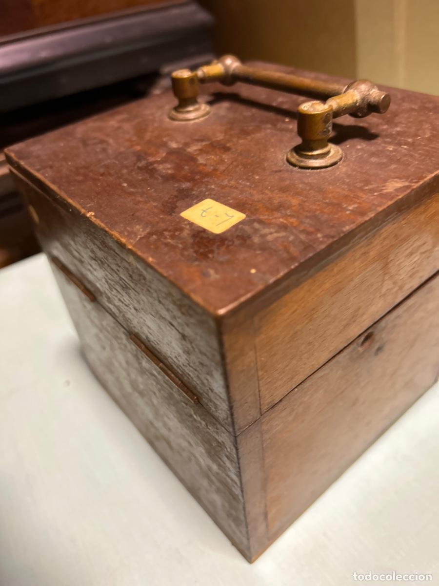 Antig&uuml;edades: Antiguo Aparato m&eacute;dico de electroterapia . - Foto 2