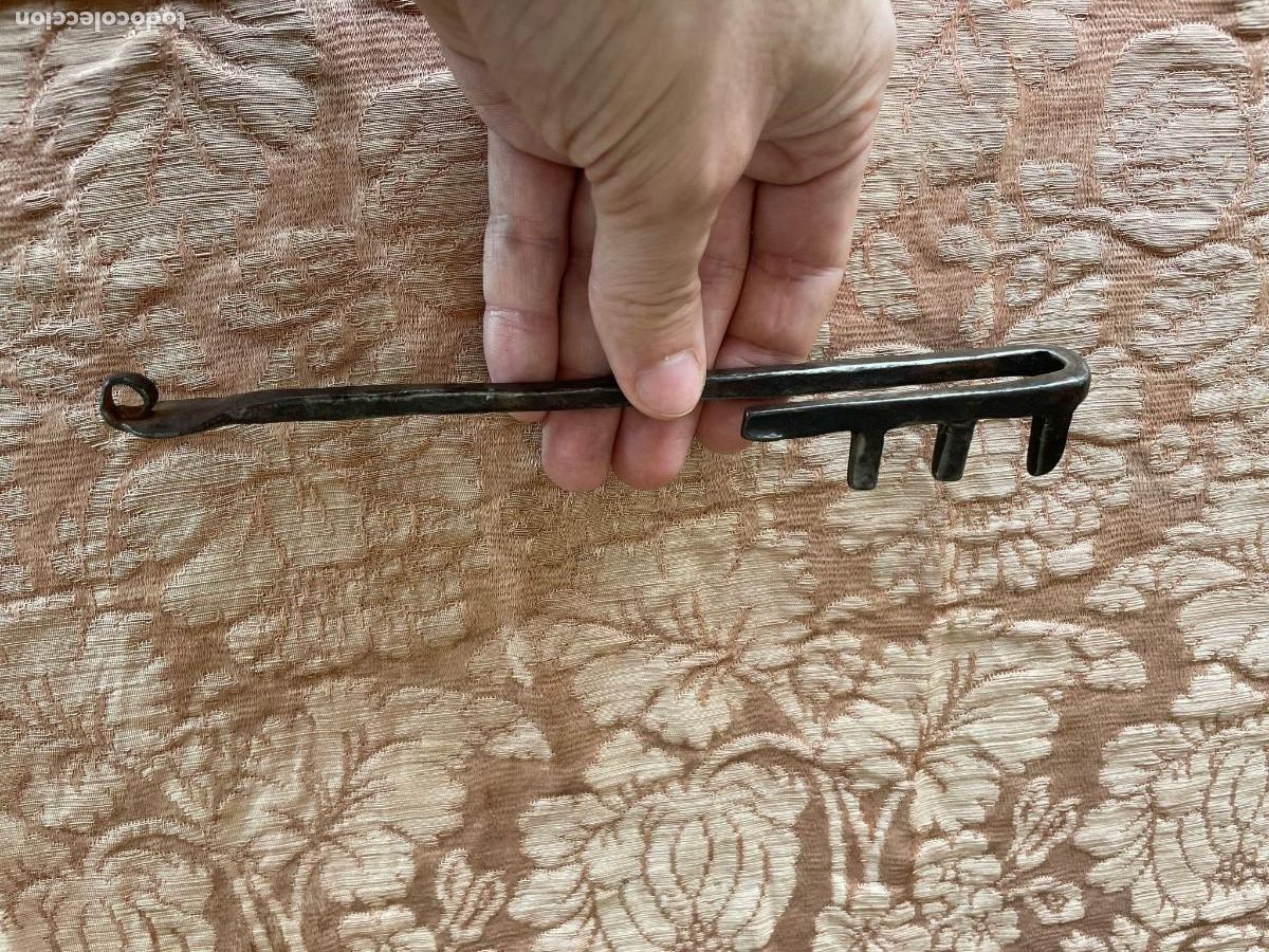 Antig&uuml;edades: Llave de forja africana - Foto 3
