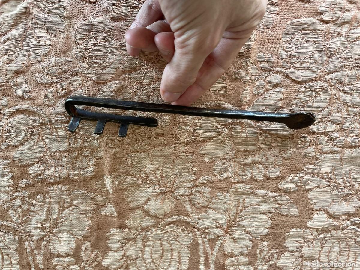 Antig&uuml;edades: Llave de forja africana - Foto 5