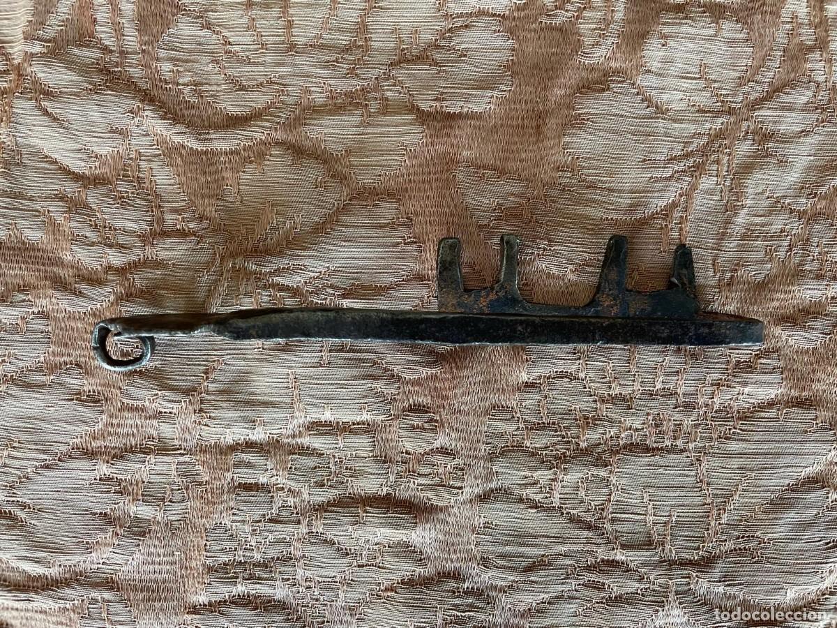 Antig&uuml;edades: Llave de forja africana - Foto 3