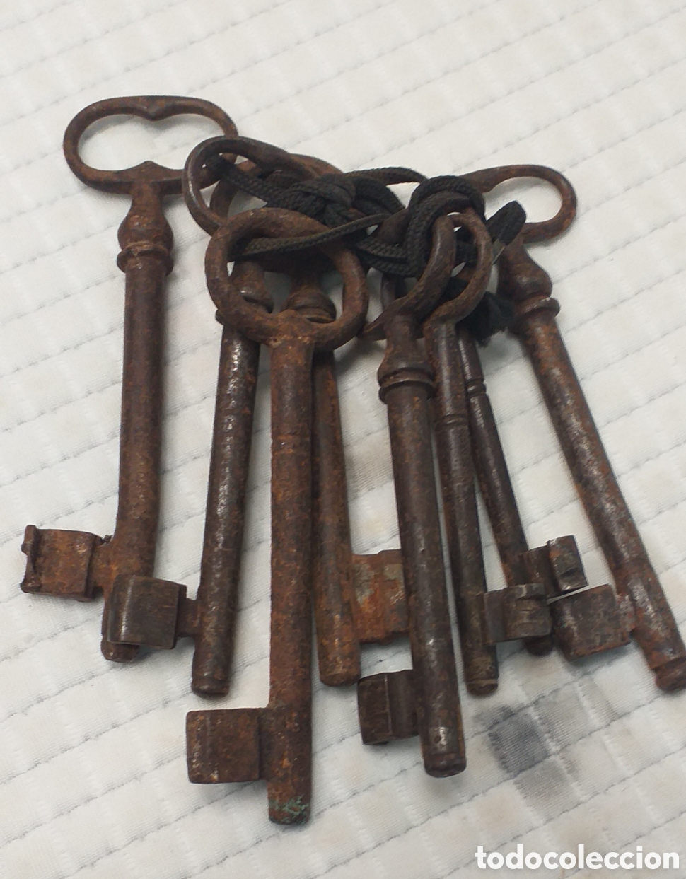 Antig&uuml;edades: 8 llaves antiguas de distinto tama&ntilde;o - Foto 2