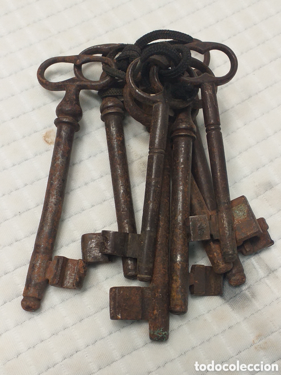 Antig&uuml;edades: 8 llaves antiguas de distinto tama&ntilde;o - Foto 1