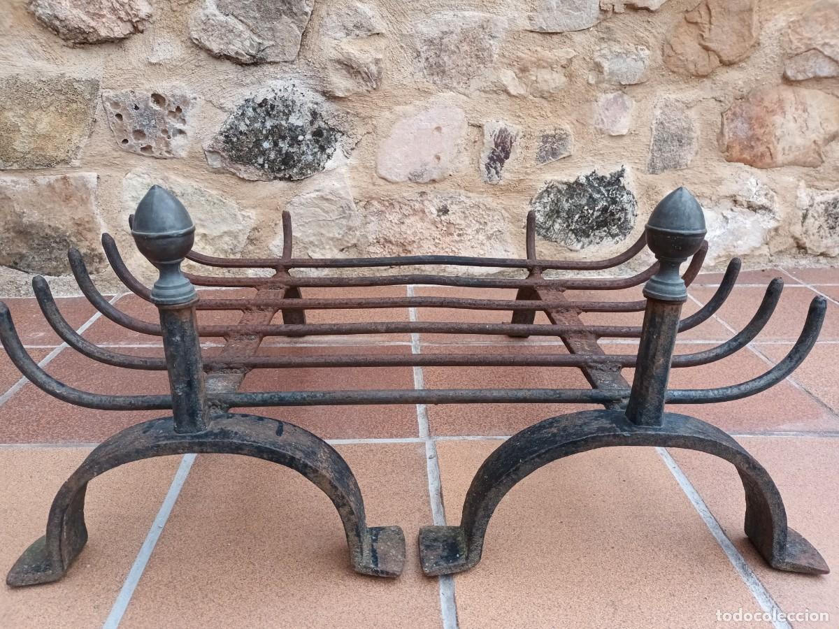 Antig&uuml;edades: ANTIGUO GRAN MORILLO CON PARRILLA DE FORJA Y LAT&Oacute;N - Foto 1