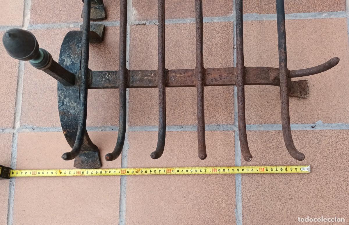 Antig&uuml;edades: ANTIGUO GRAN MORILLO CON PARRILLA DE FORJA Y LAT&Oacute;N - Foto 2