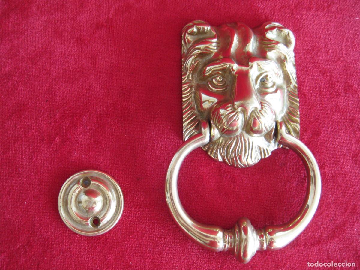 Antig&uuml;edades: ALDABA EN BRONCE, FORMA DE CABEZA DE LE&Oacute;N CON TU TOC TOC Y TORNILLOS EN PERFECTO ESTADOZA DE - Foto 4