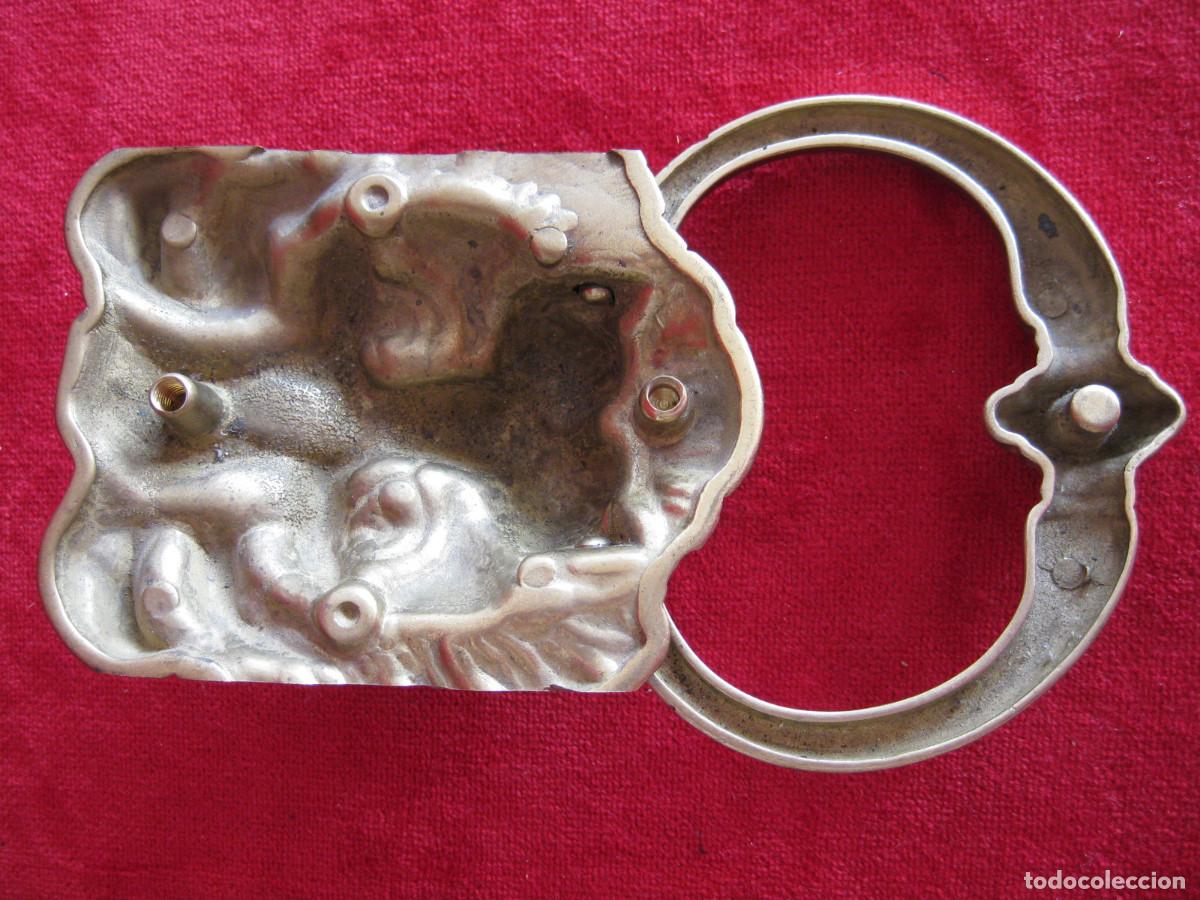 Antig&uuml;edades: ALDABA EN BRONCE, FORMA DE CABEZA DE LE&Oacute;N CON TU TOC TOC Y TORNILLOS EN PERFECTO ESTADOZA DE - Foto 5
