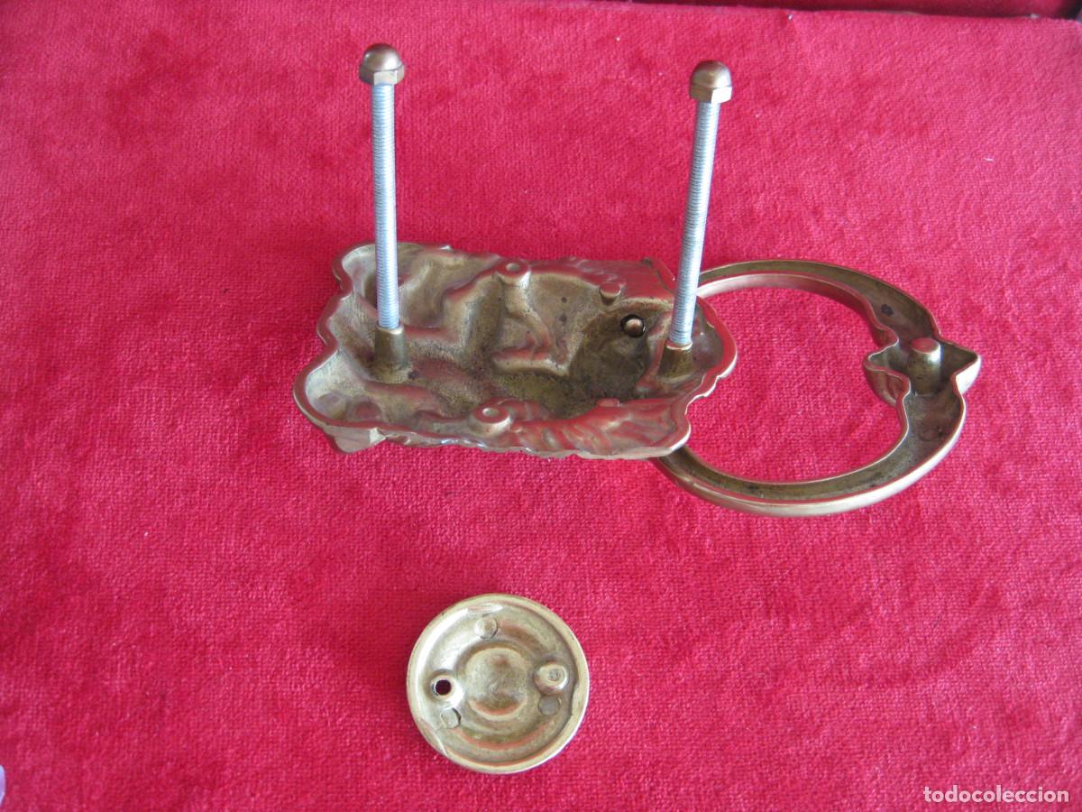 Antig&uuml;edades: ALDABA EN BRONCE, FORMA DE CABEZA DE LE&Oacute;N CON TU TOC TOC Y TORNILLOS EN PERFECTO ESTADOZA DE - Foto 6