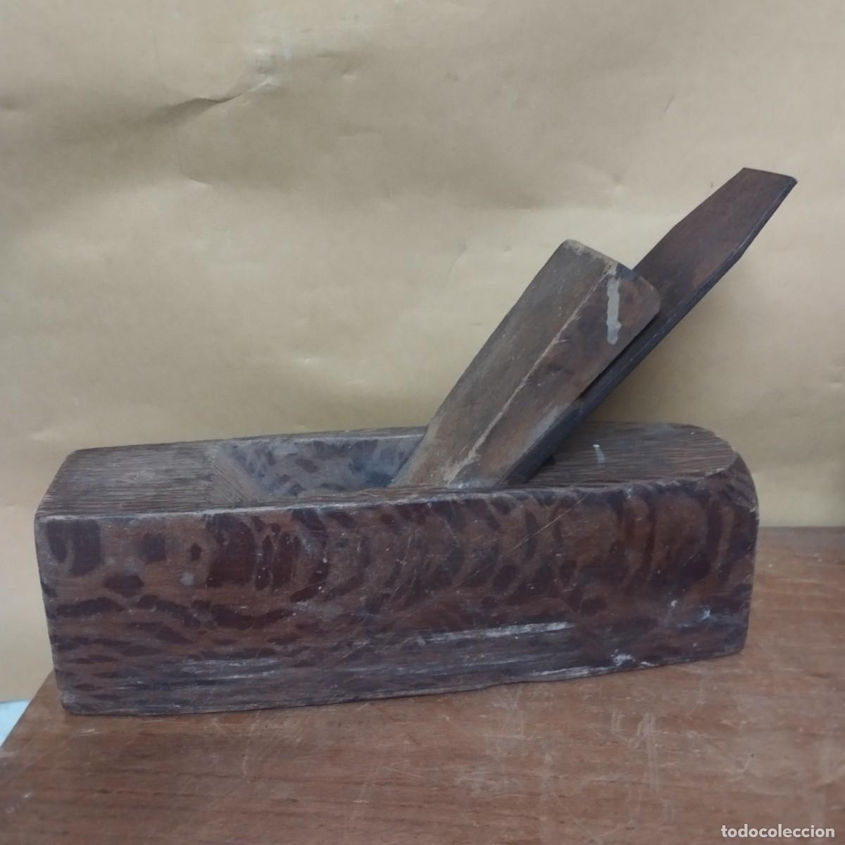 Antig&uuml;edades: Cepillo de carpintero en madera - Foto 1