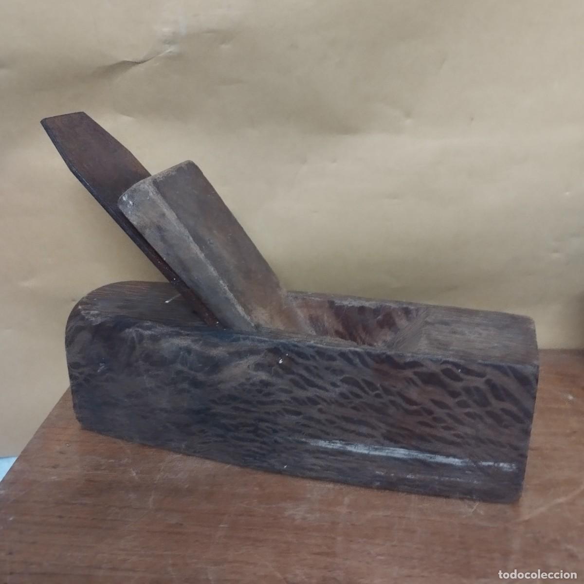 Antig&uuml;edades: Cepillo de carpintero en madera - Foto 2