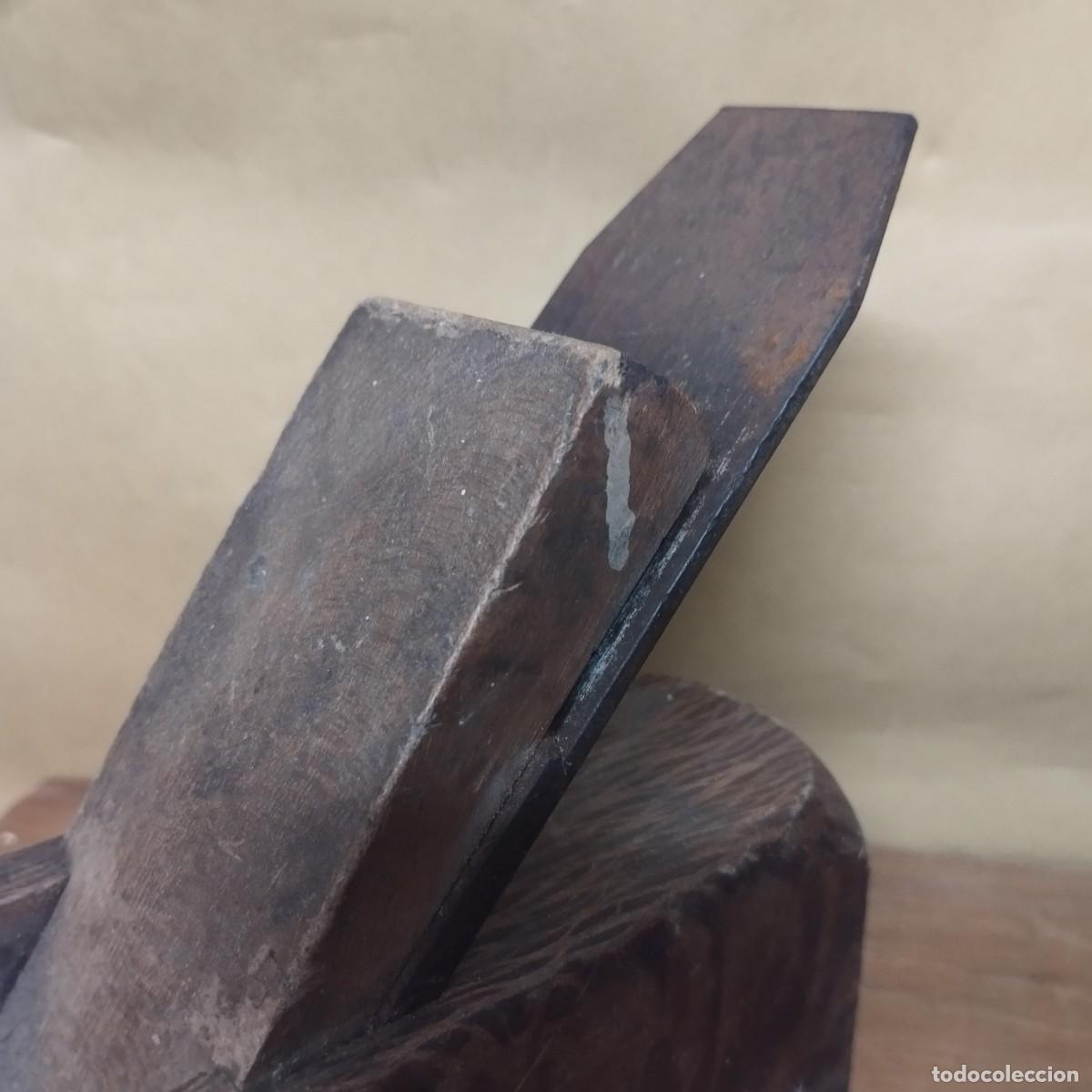 Antig&uuml;edades: Cepillo de carpintero en madera - Foto 4