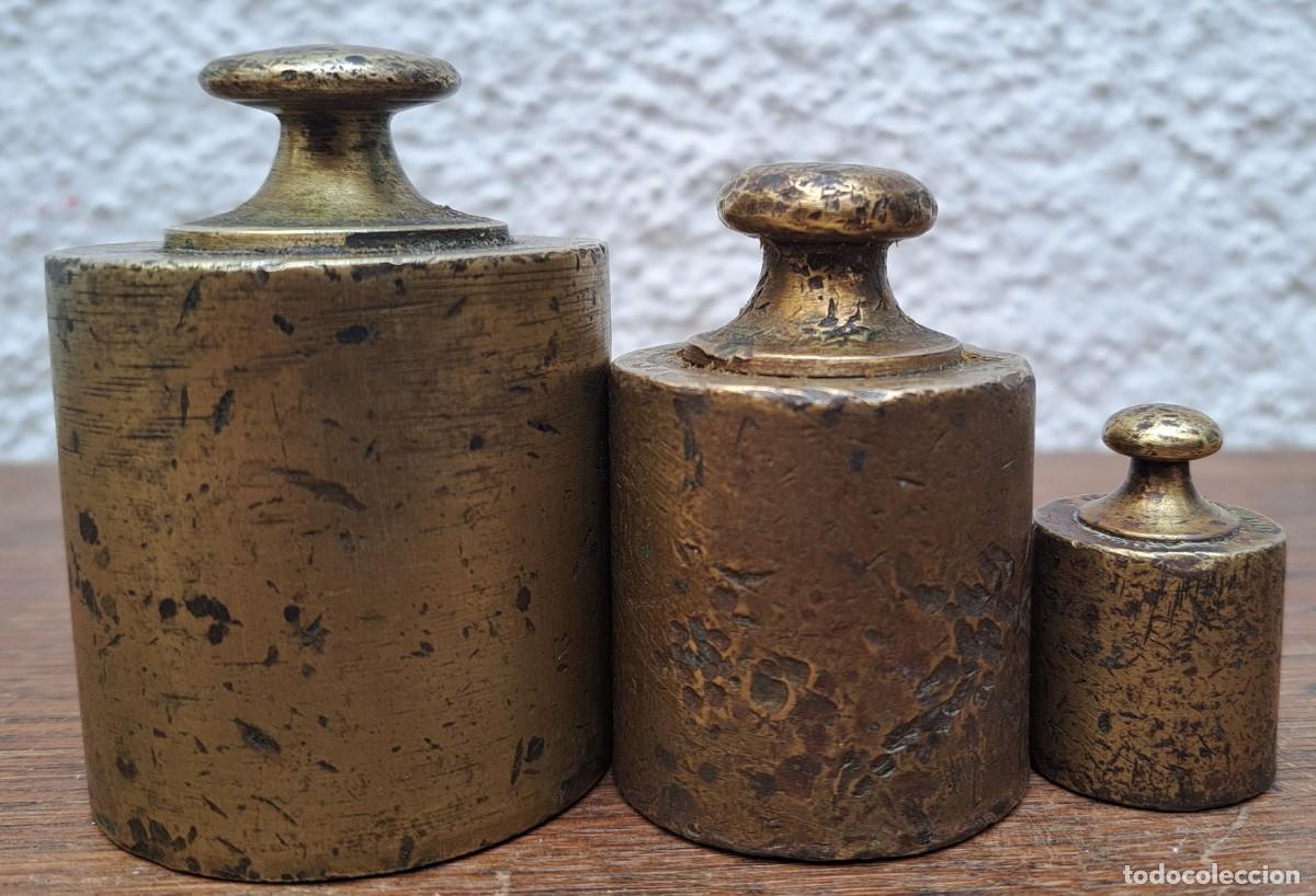 Antig&uuml;edades: LOTE DE TRES PESAS DE BRONCE - Foto 1