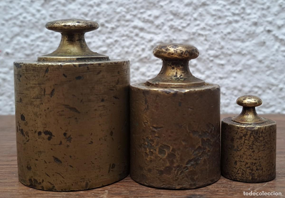 Antig&uuml;edades: LOTE DE TRES PESAS DE BRONCE - Foto 2