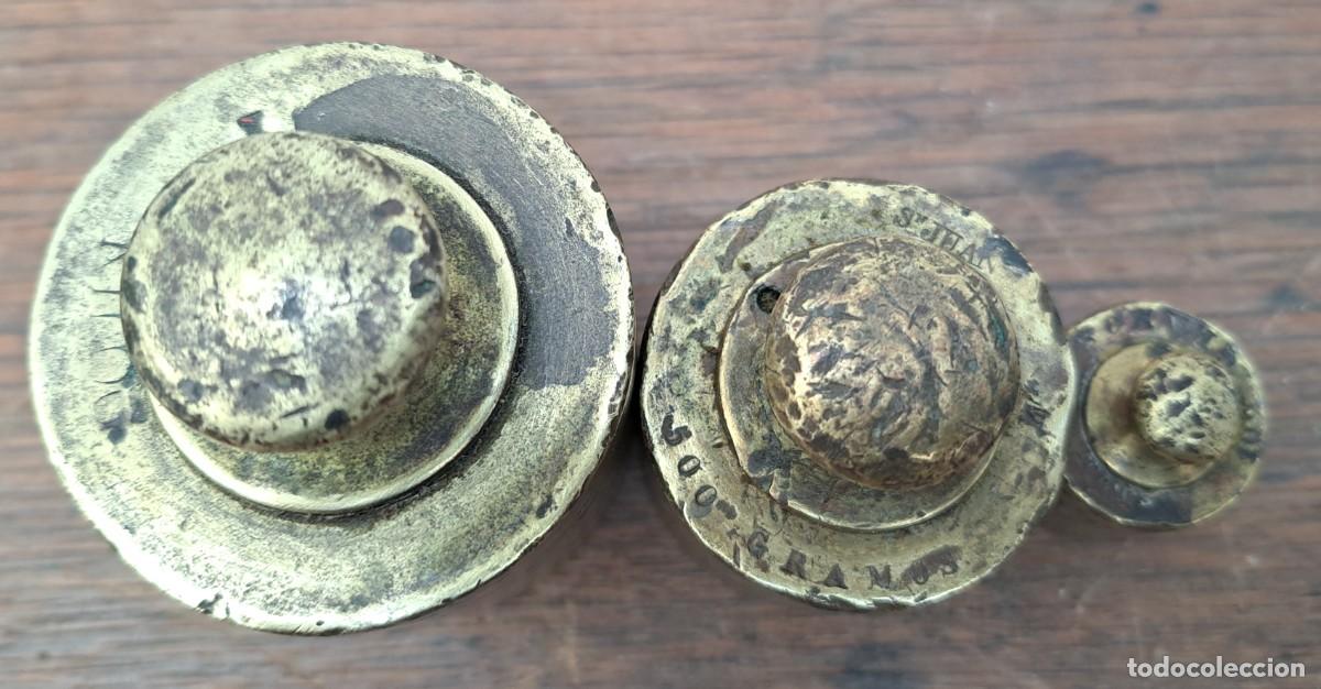 Antig&uuml;edades: LOTE DE TRES PESAS DE BRONCE - Foto 4