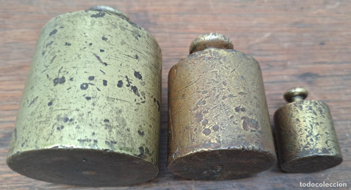 Antig&uuml;edades: LOTE DE TRES PESAS DE BRONCE - Foto 8
