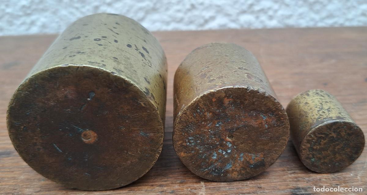 Antig&uuml;edades: LOTE DE TRES PESAS DE BRONCE - Foto 9