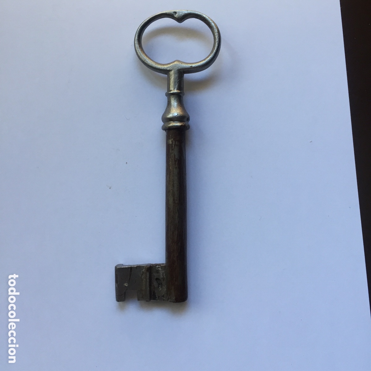 Antig&uuml;edades: LLAVE ANTIGUA DE FORJA HUECA - Foto 2