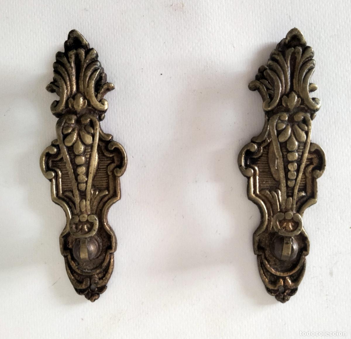 Antig&uuml;edades: Dos tiradores de bronce - Foto 1
