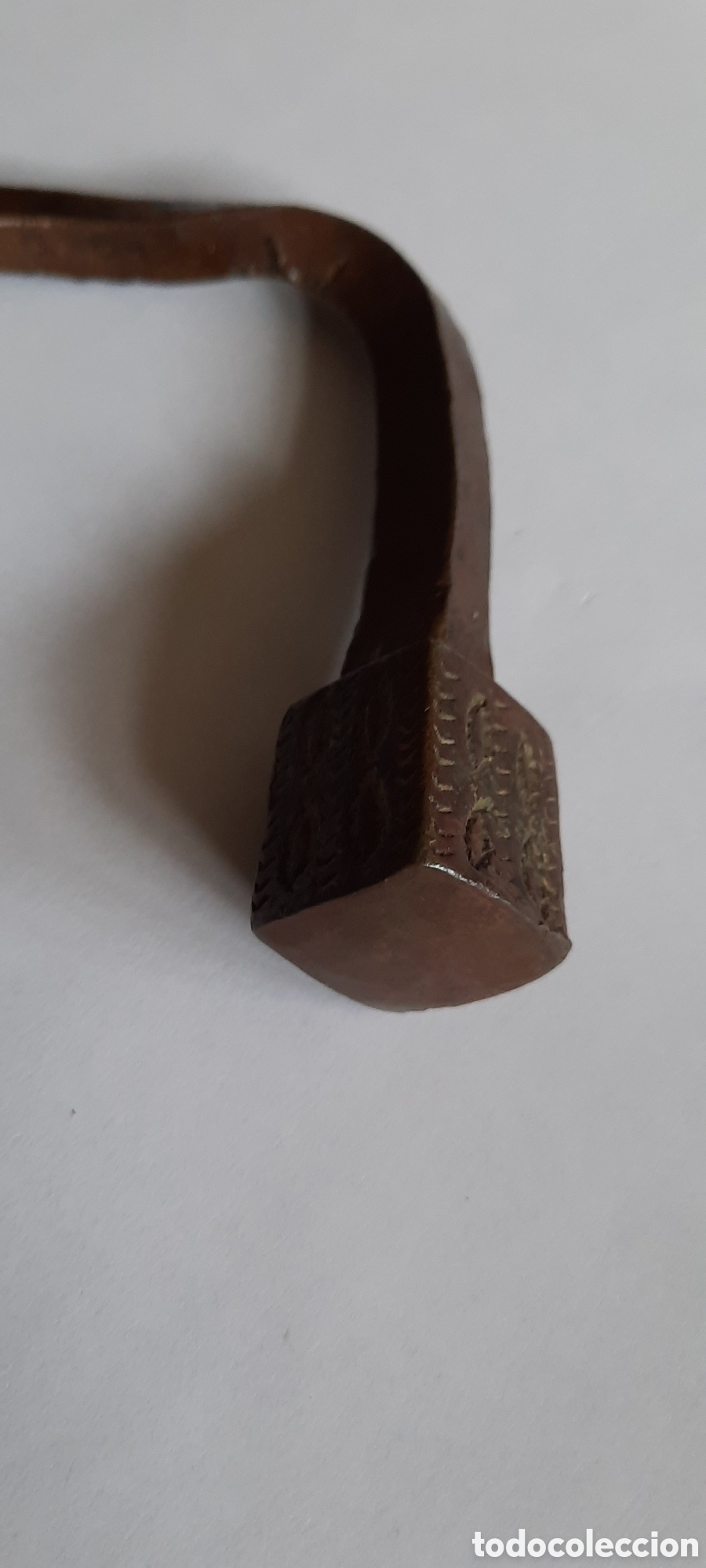Antig&uuml;edades: Clavo de bronce de origen medieval. - Foto 10