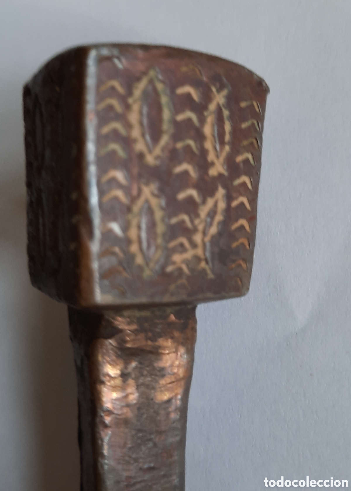 Antig&uuml;edades: Clavo de bronce de origen medieval. - Foto 1