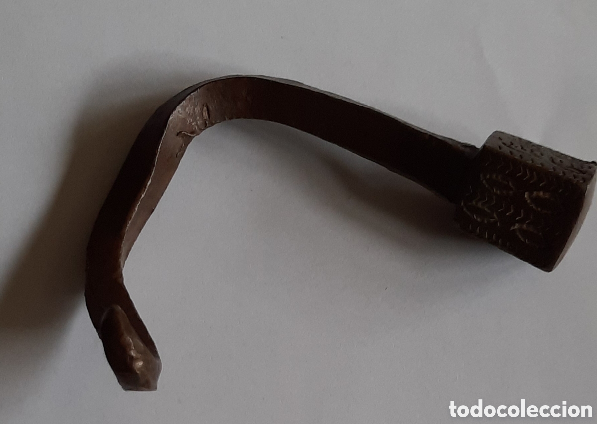 Antig&uuml;edades: Clavo de bronce de origen medieval. - Foto 3