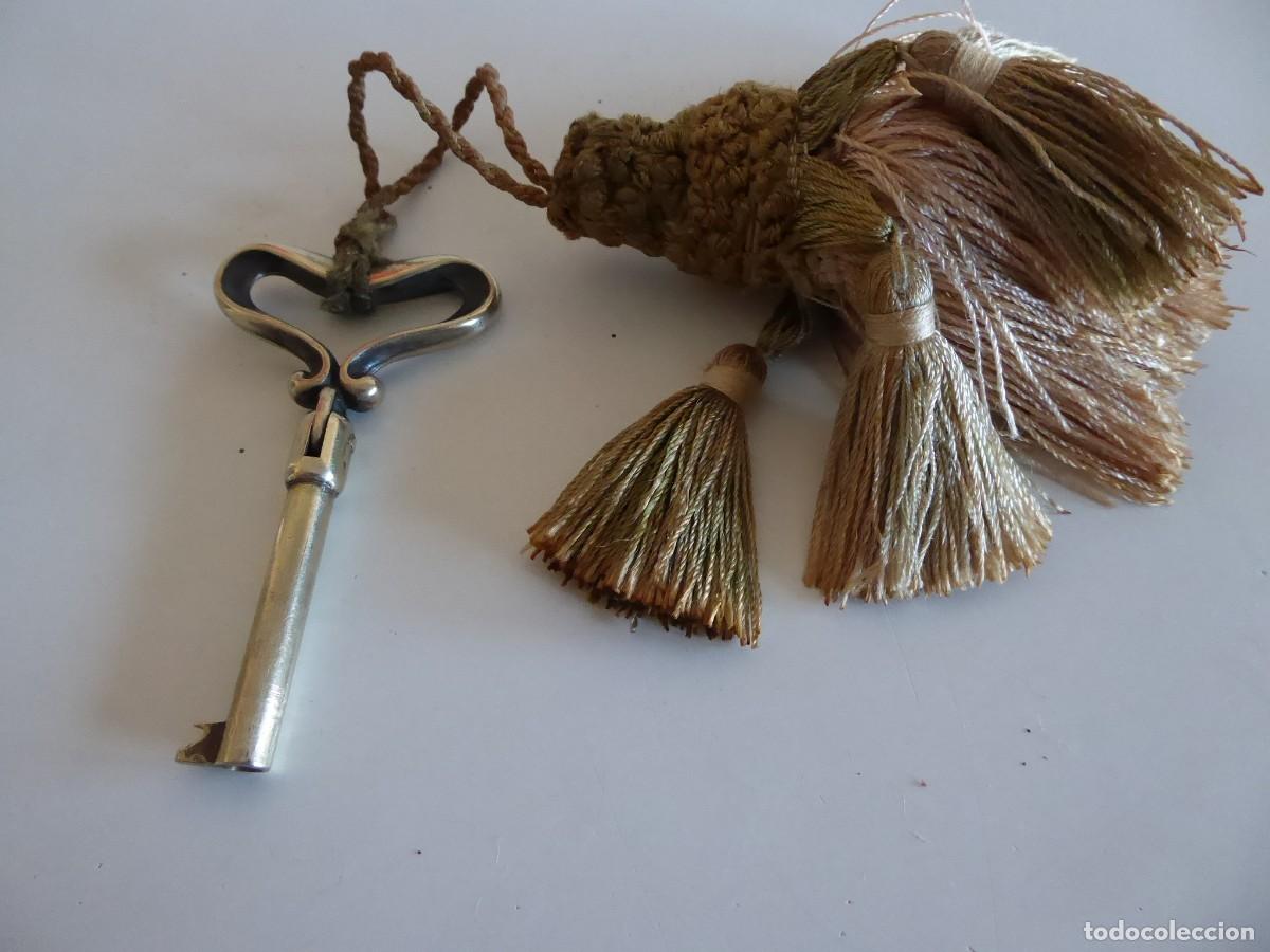 Antig&uuml;edades: LLAVE DE LAT&Oacute;N ARTICULADA - Foto 3