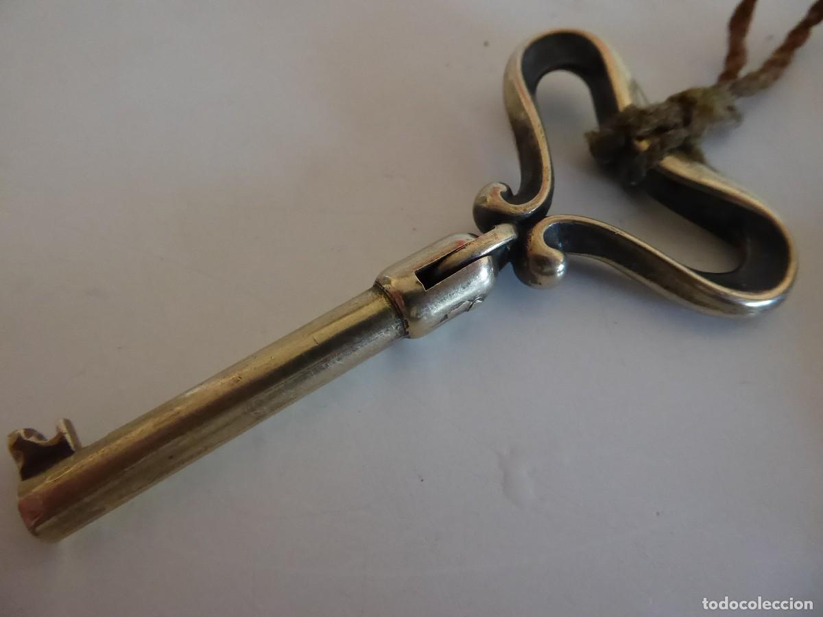 Antig&uuml;edades: LLAVE DE LAT&Oacute;N ARTICULADA - Foto 4